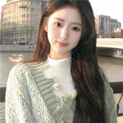 腰间持枪